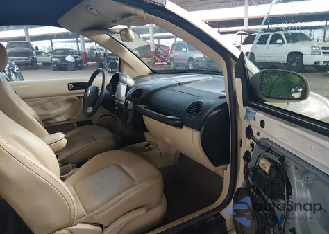 2006 Volkswagen New Beetle 2.5 (A6) из США, поврежденный, VIN 3VWPF31Y66M303502